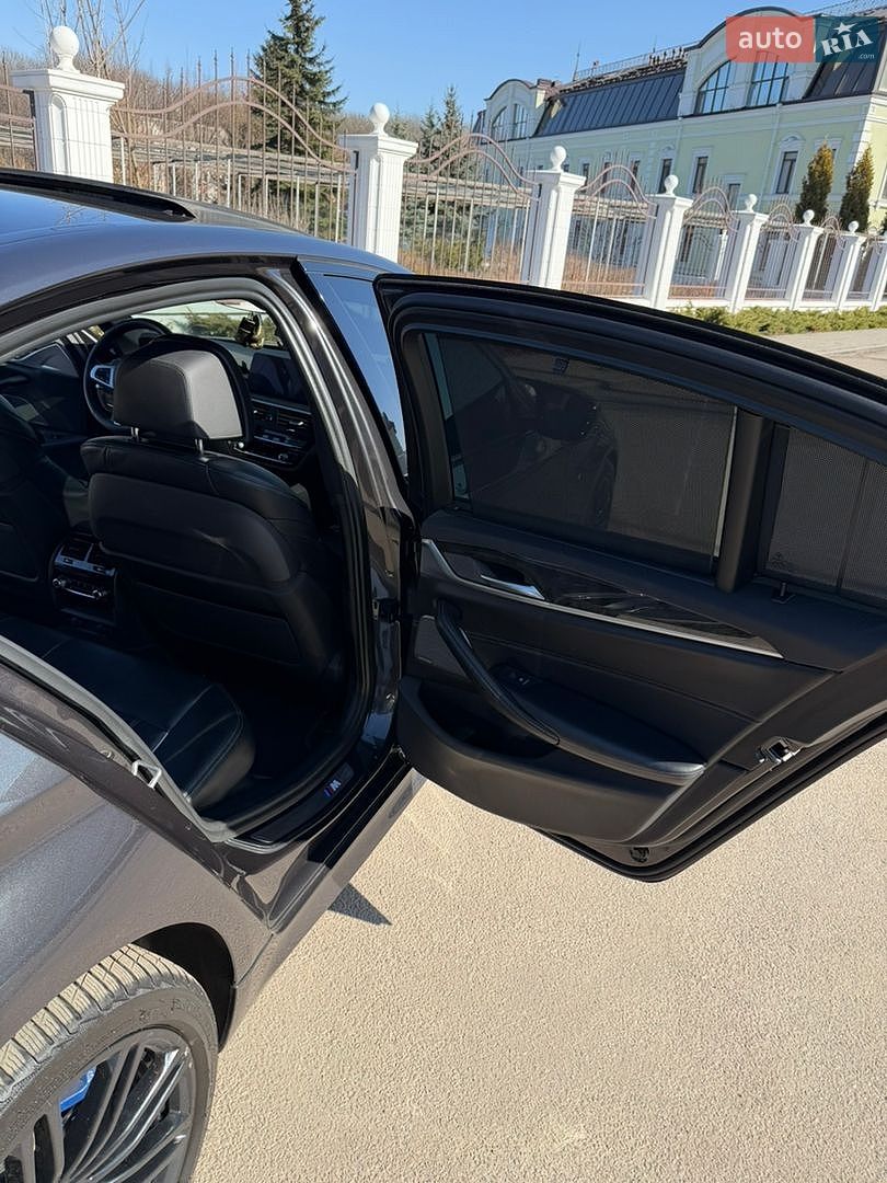BMW 5 Series 2017 VIN WBAJC9101HG942699 фото оголошення 18 з 30