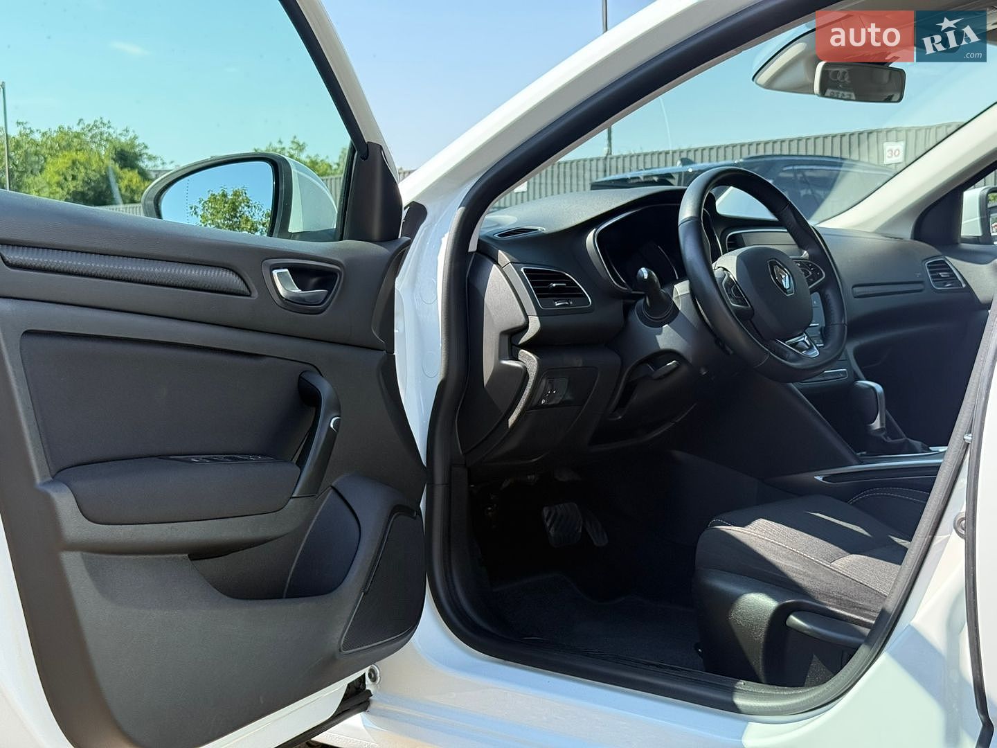 Renault Megane 2018 VIN VF1RFB00061272115 фото оголошення 22 з 79