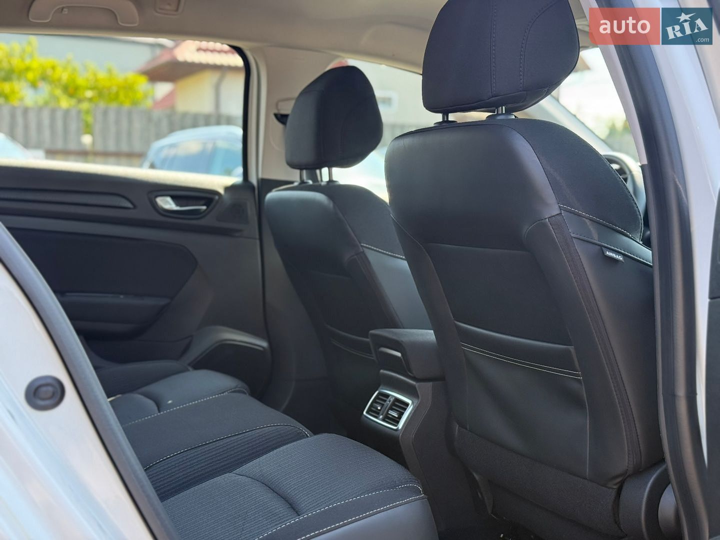 Renault Megane 2018 VIN VF1RFB00061272115 фото оголошення 36 з 79