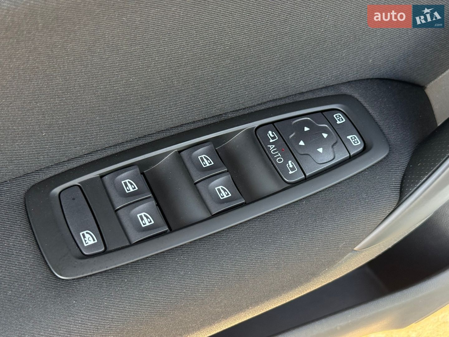 Renault Megane 2018 VIN VF1RFB00061272115 фото оголошення 26 з 79