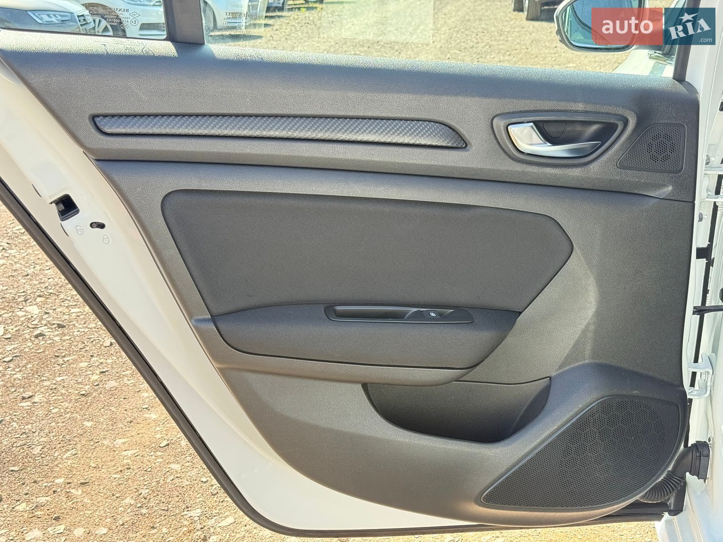 Renault Megane 2018 VIN VF1RFB00061272115 фото оголошення 31 з 79