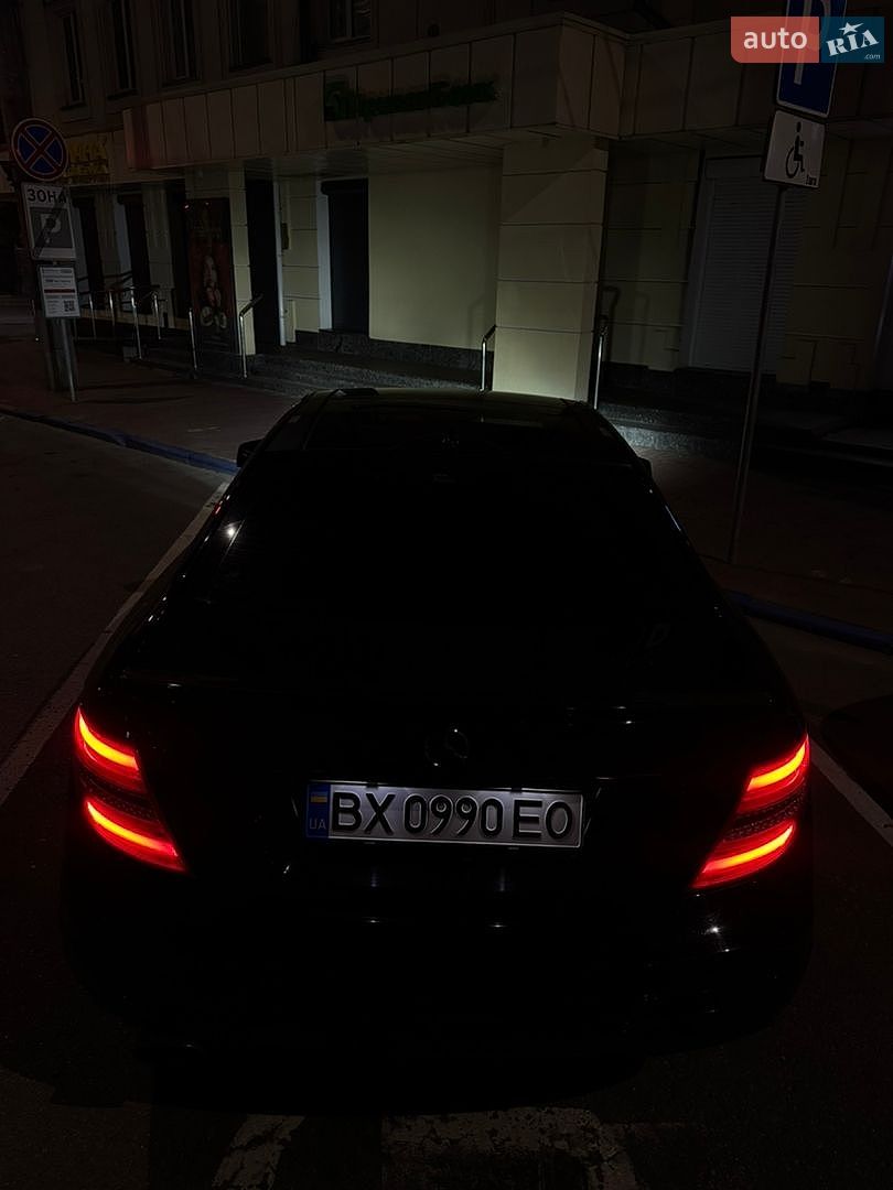 Mercedes-Benz C-Class 2013 VIN WDDGJ4HBXEG188054 фото оголошення 11 з 14
