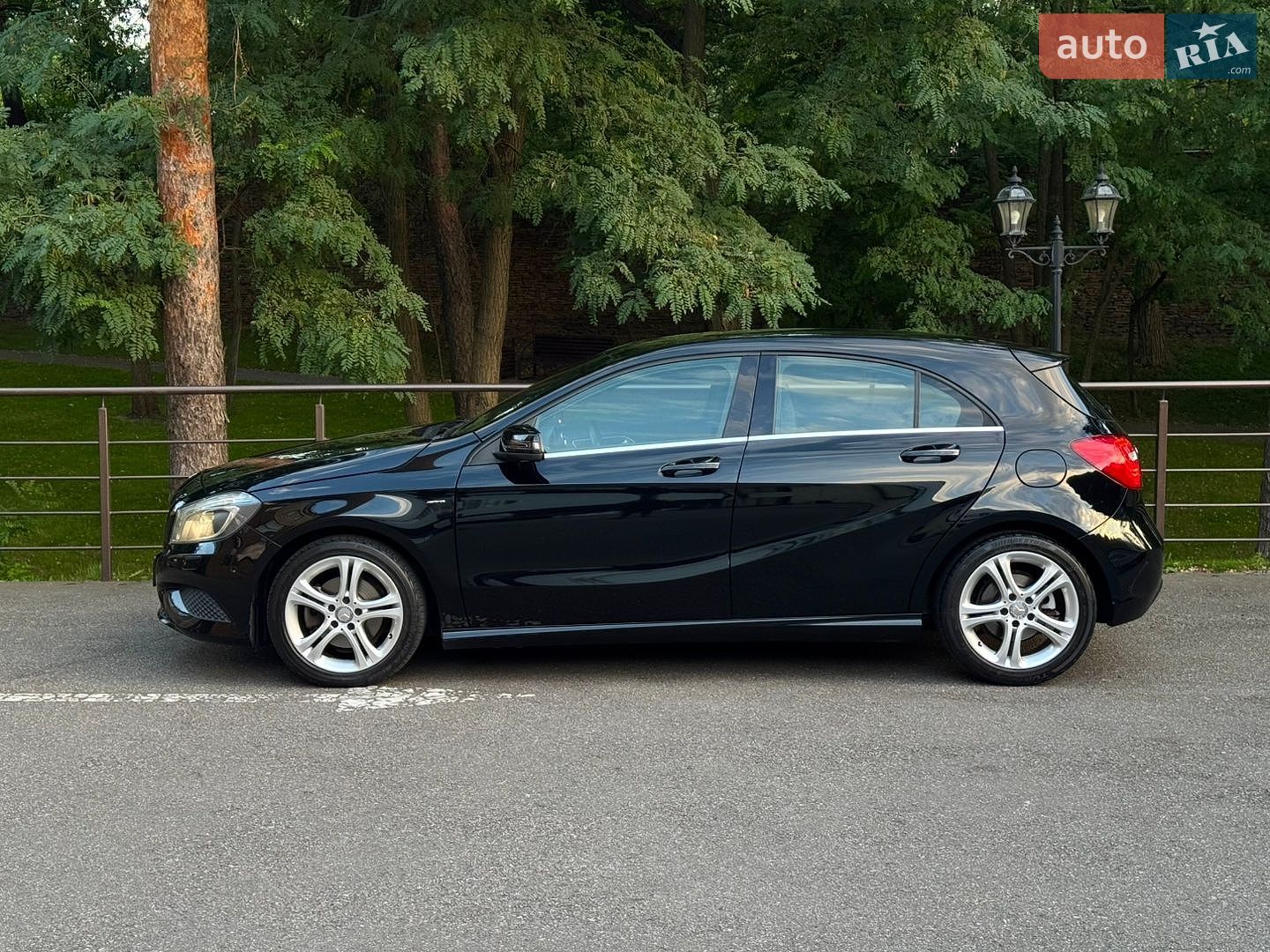 Mercedes-Benz A-Class 2015 VIN WDD1760422V068909 фото оголошення 4 з 25