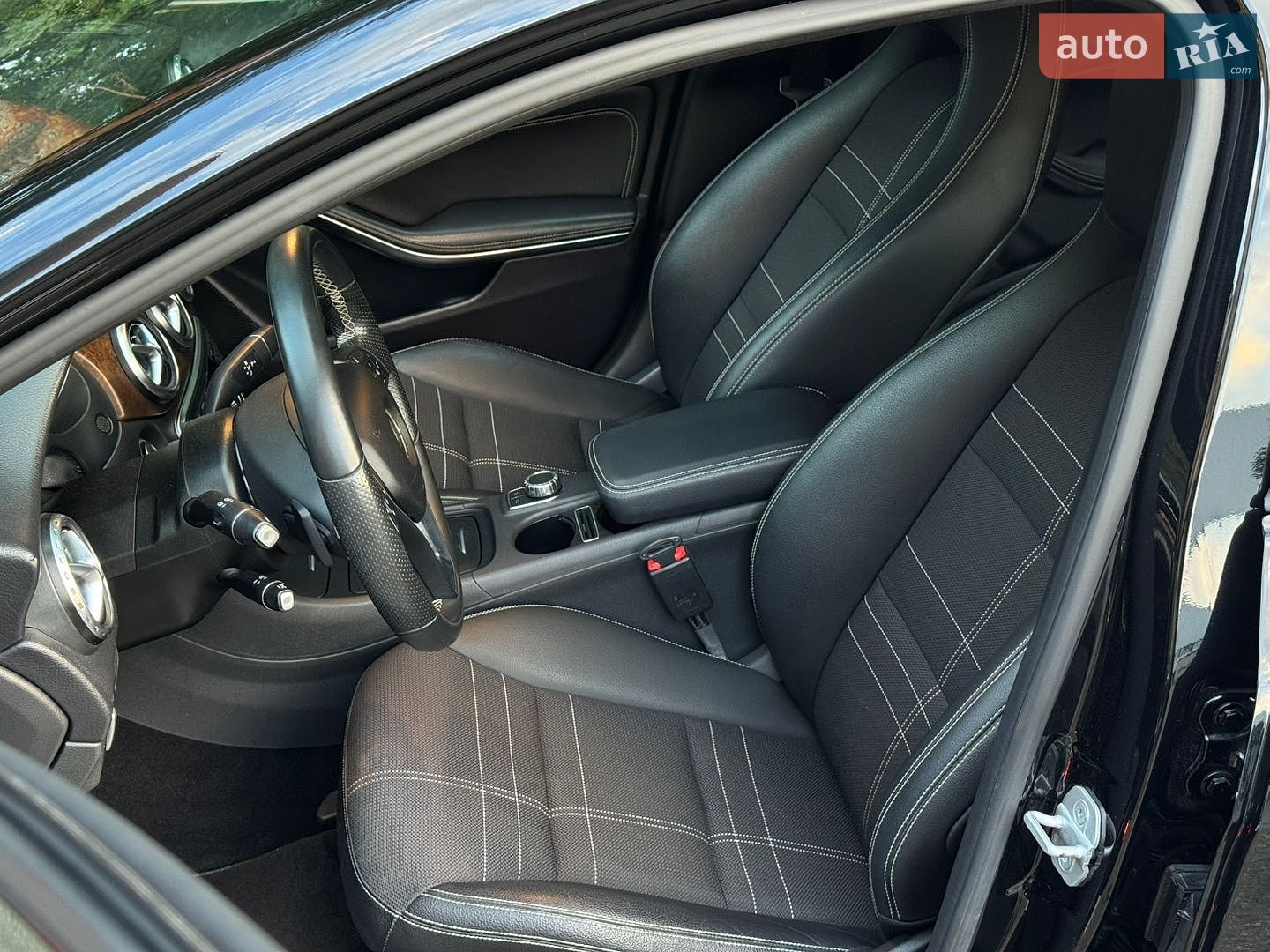 Mercedes-Benz A-Class 2015 VIN WDD1760422V068909 фото оголошення 13 з 25