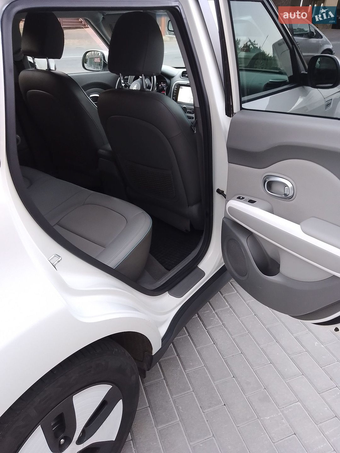 Kia Soul 2015 VIN KNAJX81EFG7011224 фото оголошення 4 з 31