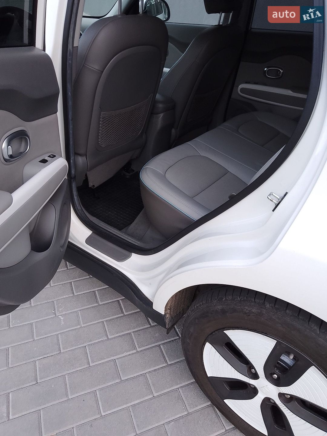Kia Soul 2015 VIN KNAJX81EFG7011224 фото оголошення 8 з 31