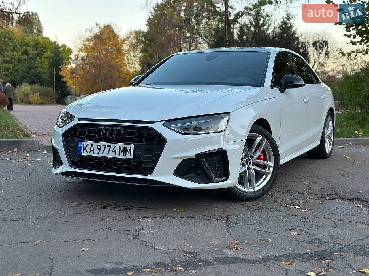 Audi A4 2019 VIN WAUDNAF40LN005674 фото оголошення 2 з 63