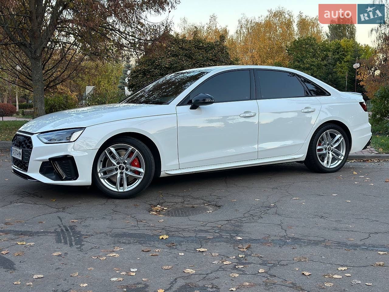 Audi A4 2019 VIN WAUDNAF40LN005674 фото оголошення 8 з 63