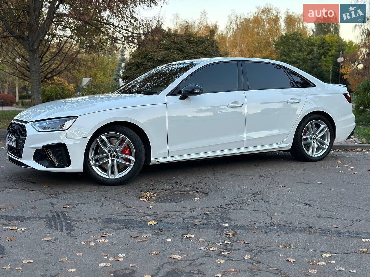 Audi A4 2019 VIN WAUDNAF40LN005674 фото оголошення 9 з 63
