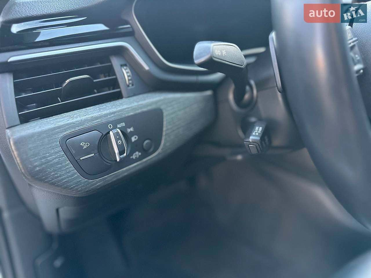 Audi A4 2019 VIN WAUDNAF40LN005674 фото оголошення 44 з 63