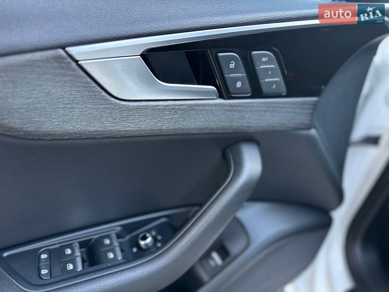 Audi A4 2019 VIN WAUDNAF40LN005674 фото оголошення 42 з 63