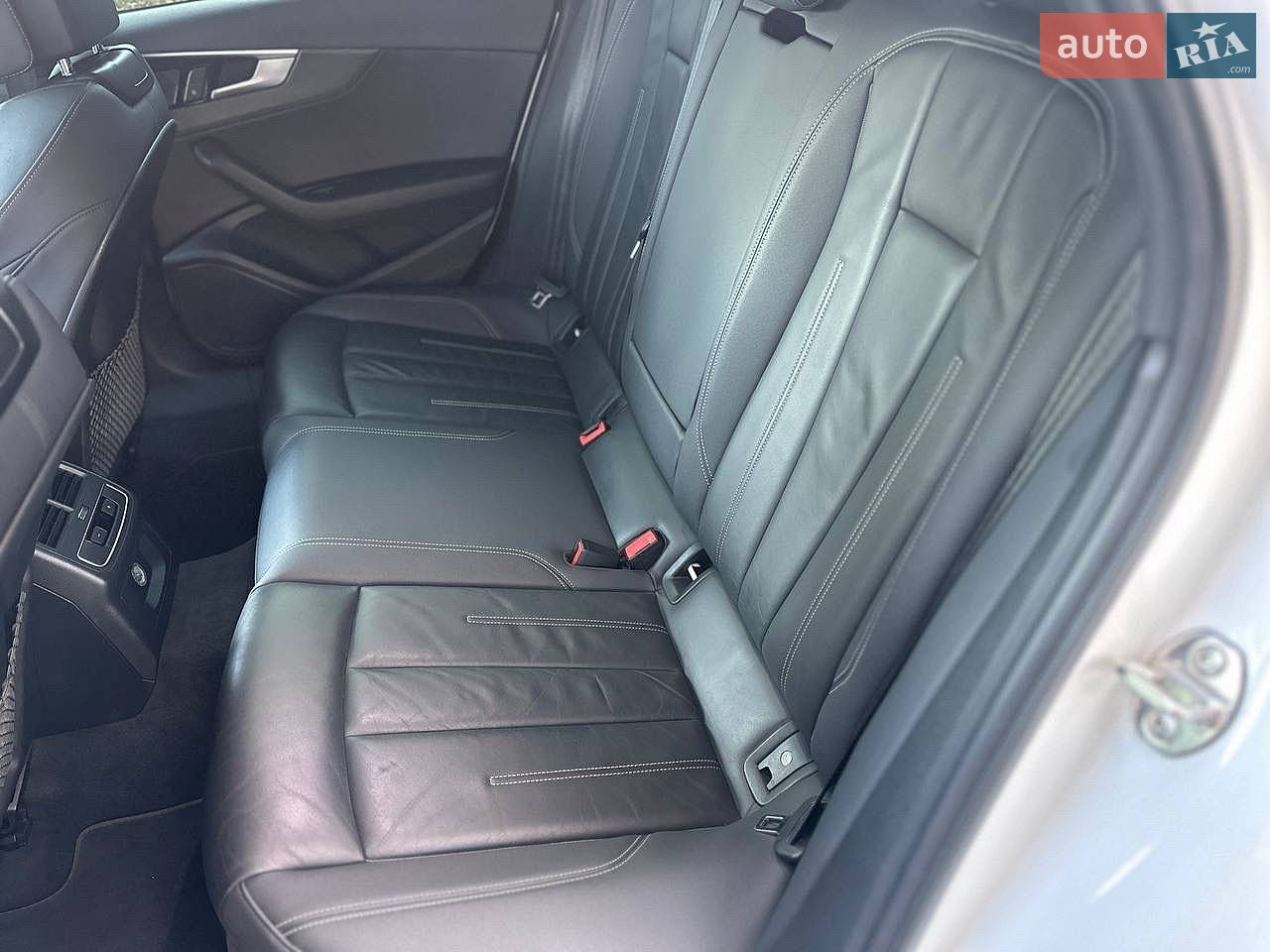 Audi A4 2019 VIN WAUDNAF40LN005674 фото оголошення 56 з 63
