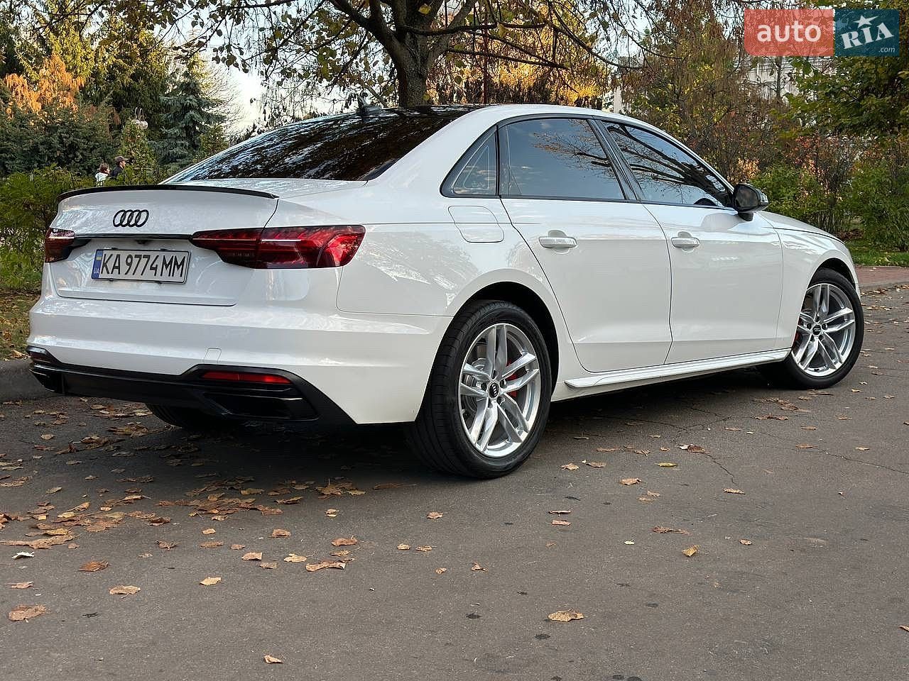 Audi A4 2019 VIN WAUDNAF40LN005674 фото оголошення 16 з 63