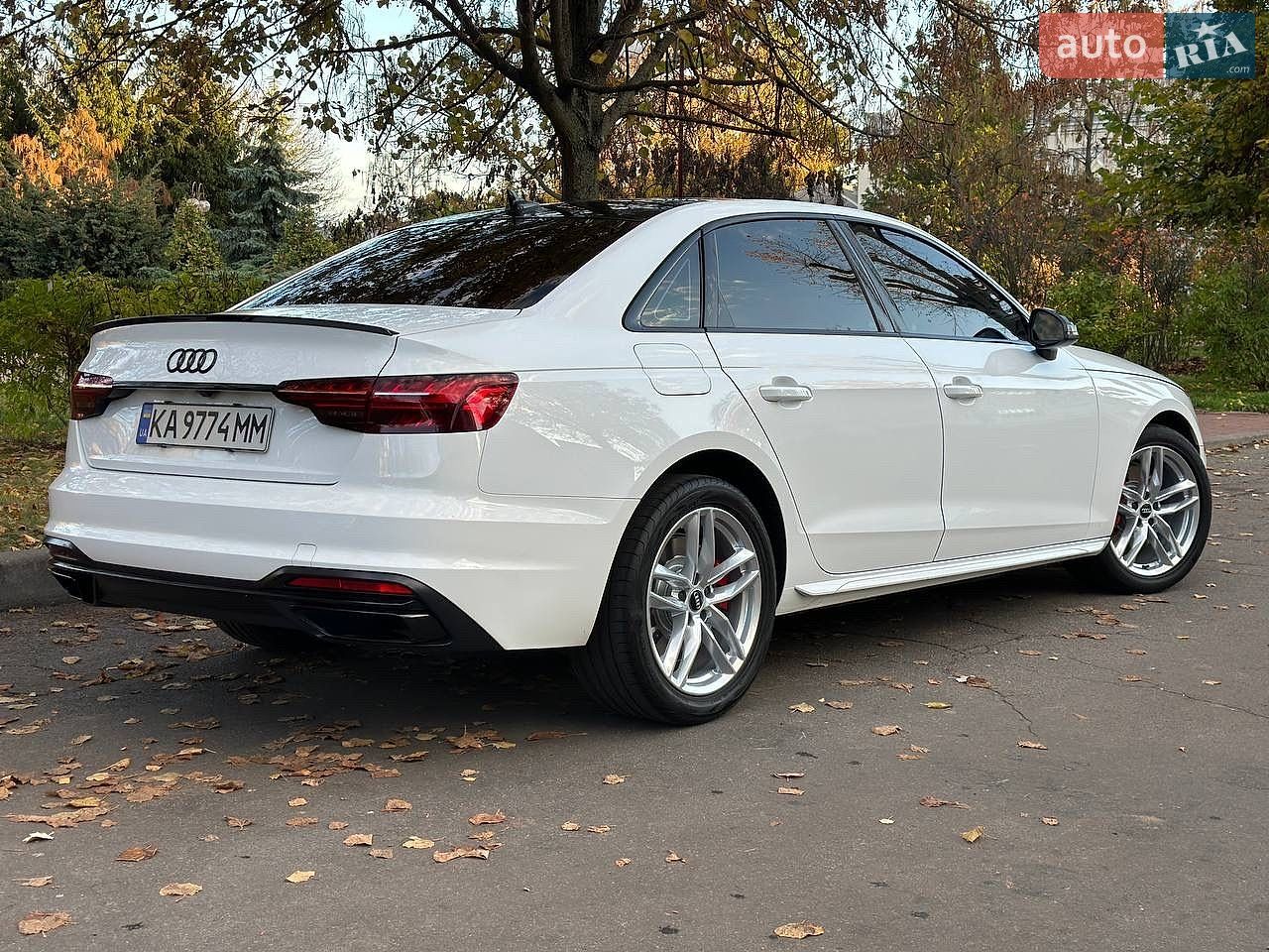 Audi A4 2019 VIN WAUDNAF40LN005674 фото оголошення 15 з 63