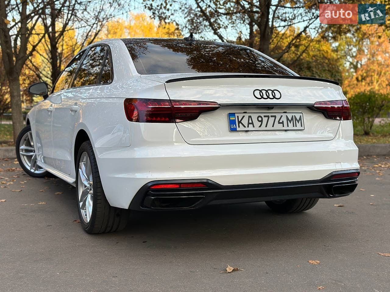 Audi A4 2019 VIN WAUDNAF40LN005674 фото оголошення 17 з 63