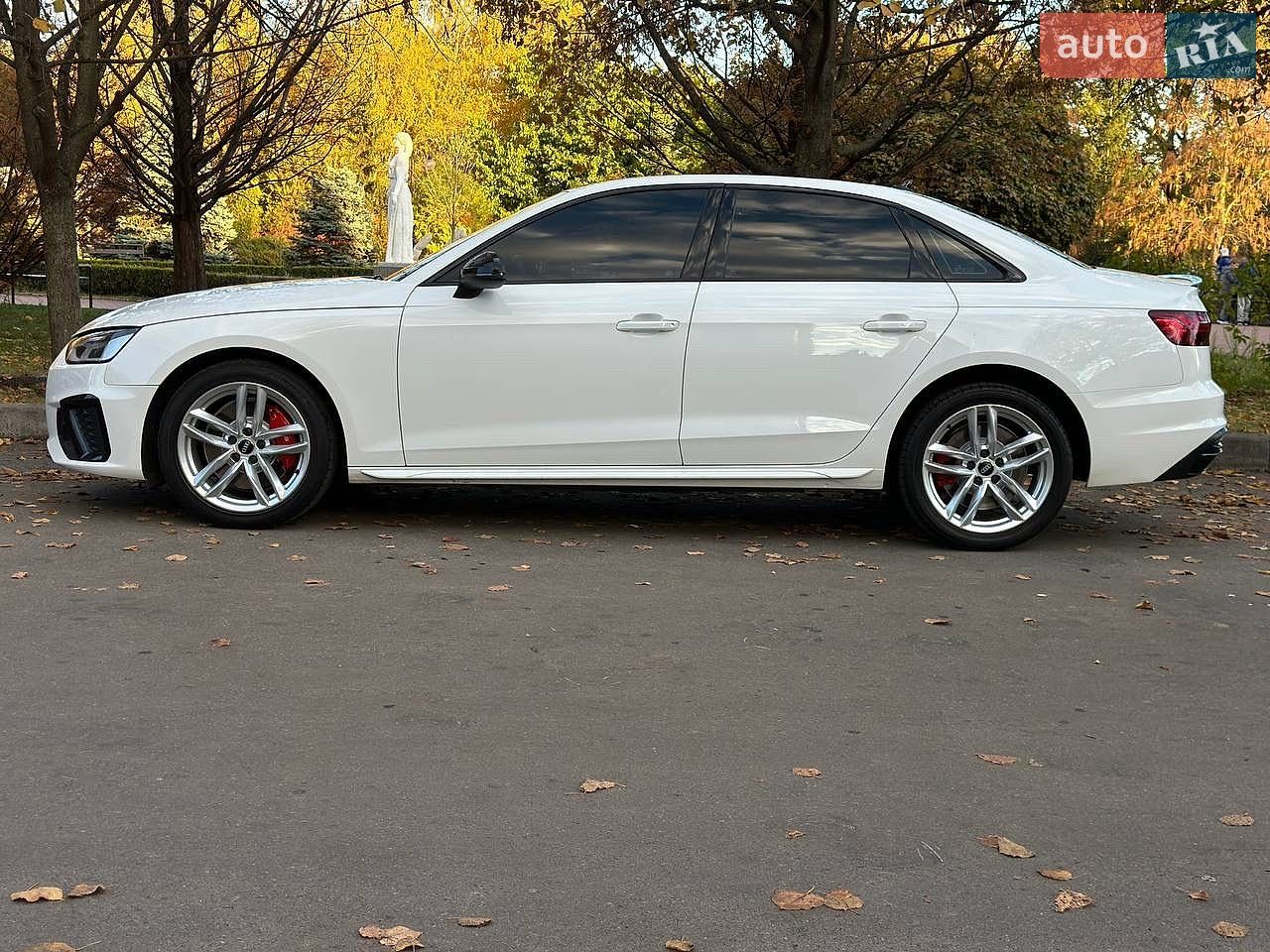 Audi A4 2019 VIN WAUDNAF40LN005674 фото оголошення 10 з 63