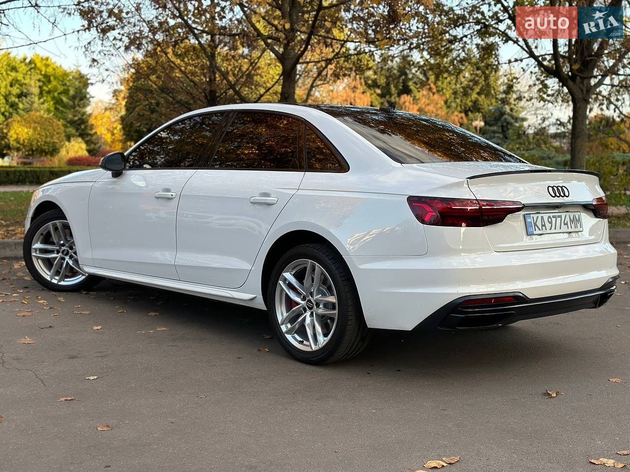 Audi A4 2019 VIN WAUDNAF40LN005674 фото оголошення 18 з 63