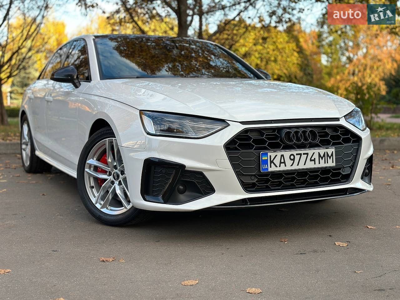 Audi A4 2019 VIN WAUDNAF40LN005674 фото оголошення 6 з 63