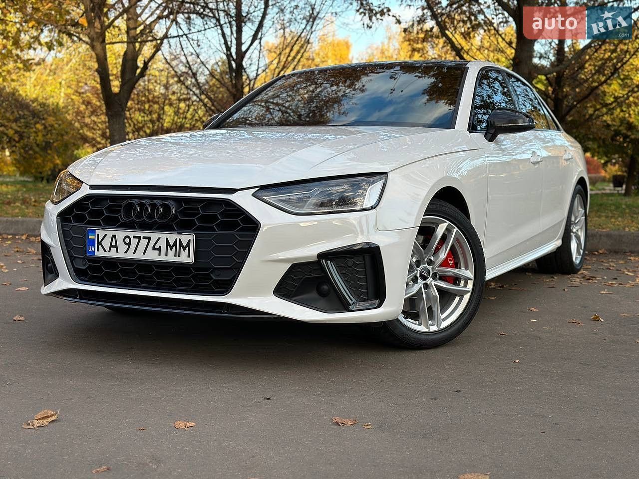 Audi A4 2019 VIN WAUDNAF40LN005674 фото оголошення 4 з 63
