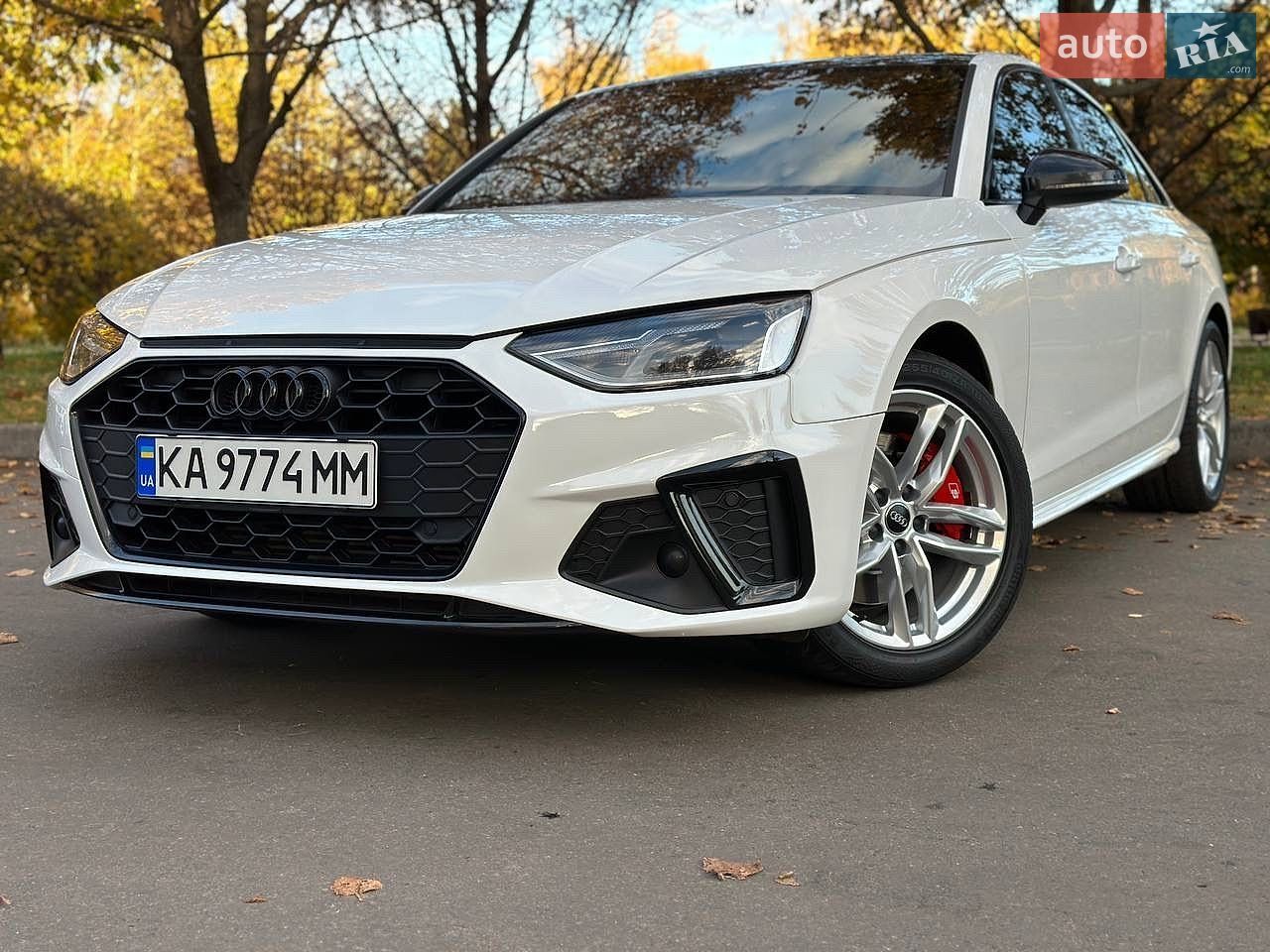 Audi A4 2019 VIN WAUDNAF40LN005674 фото оголошення 3 з 63