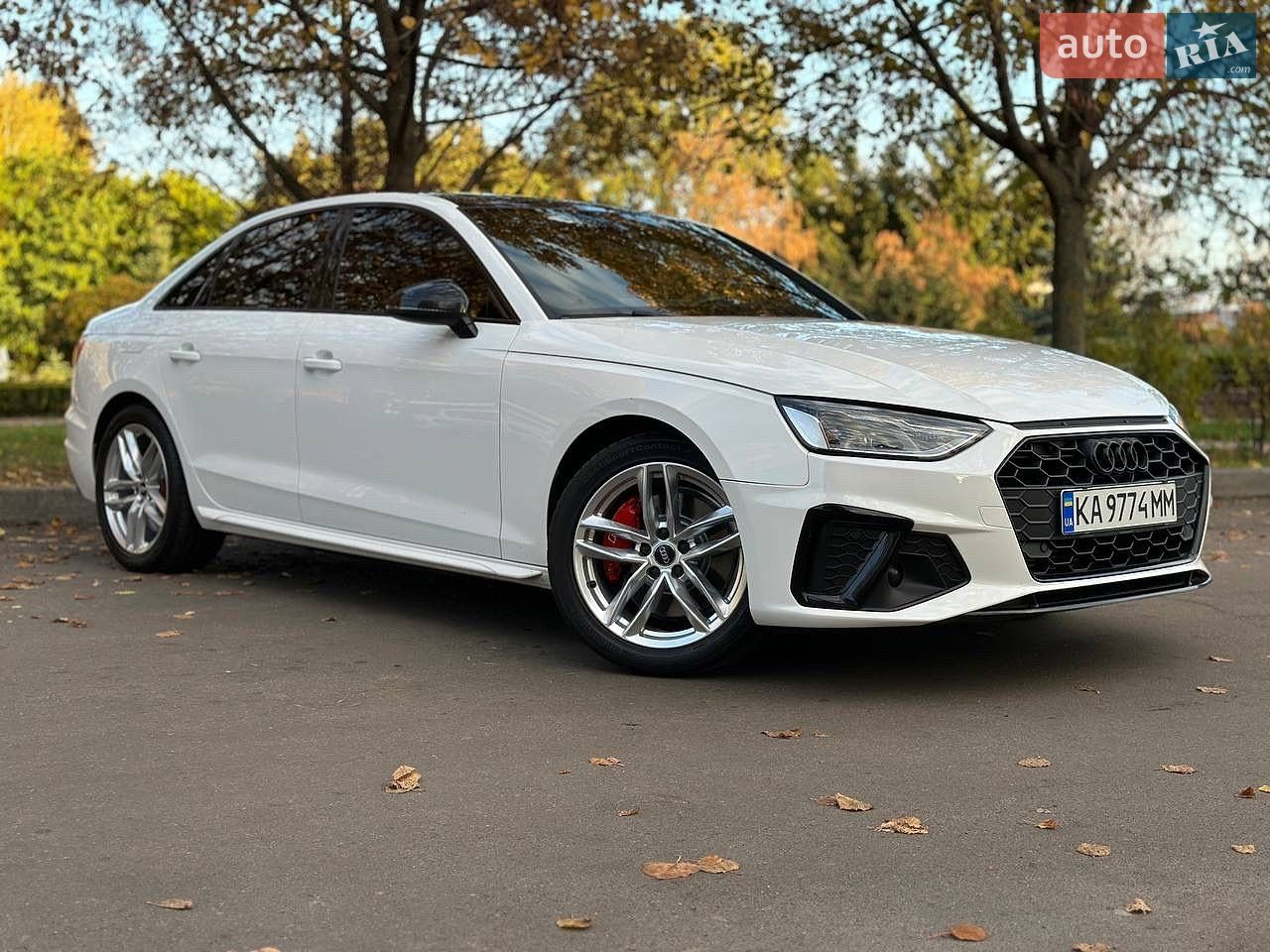 Audi A4 2019 VIN WAUDNAF40LN005674 фото оголошення 5 з 63