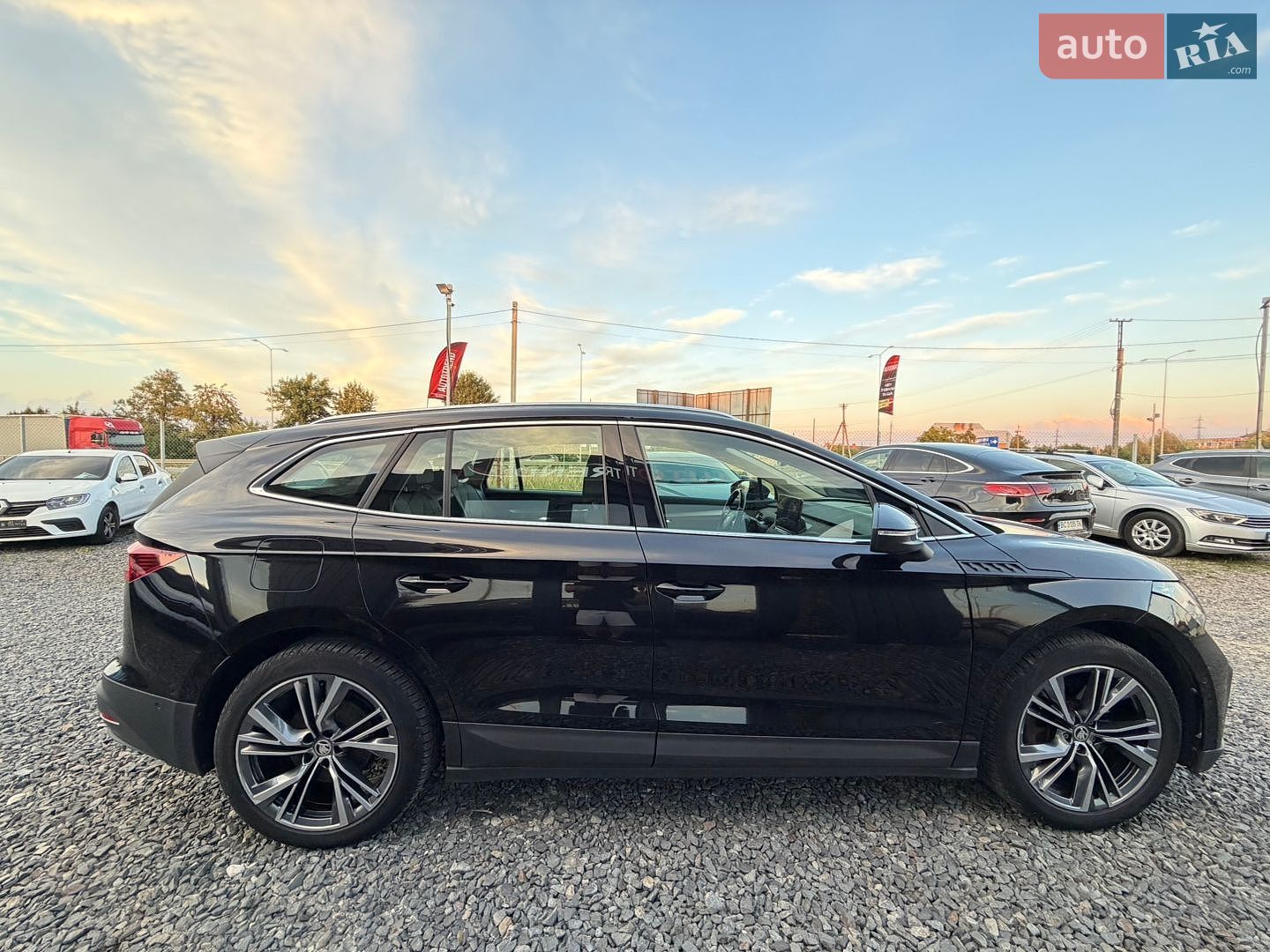 Skoda Enyaq iV 2022 VIN TMBJC7NY9NF047146 фото оголошення 3 з 21