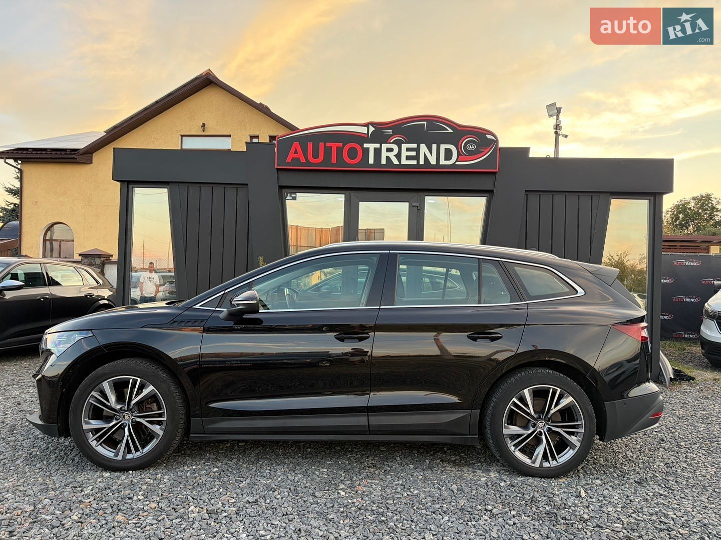 Skoda Enyaq iV 2022 VIN TMBJC7NY9NF047146 фото оголошення 4 з 21