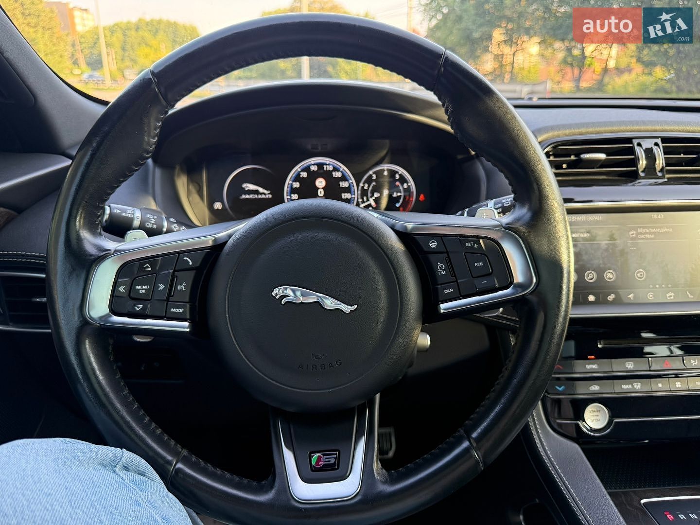 Jaguar F-Pace 2018 VIN SADCM2FVXJA298847 фото оголошення 14 з 26