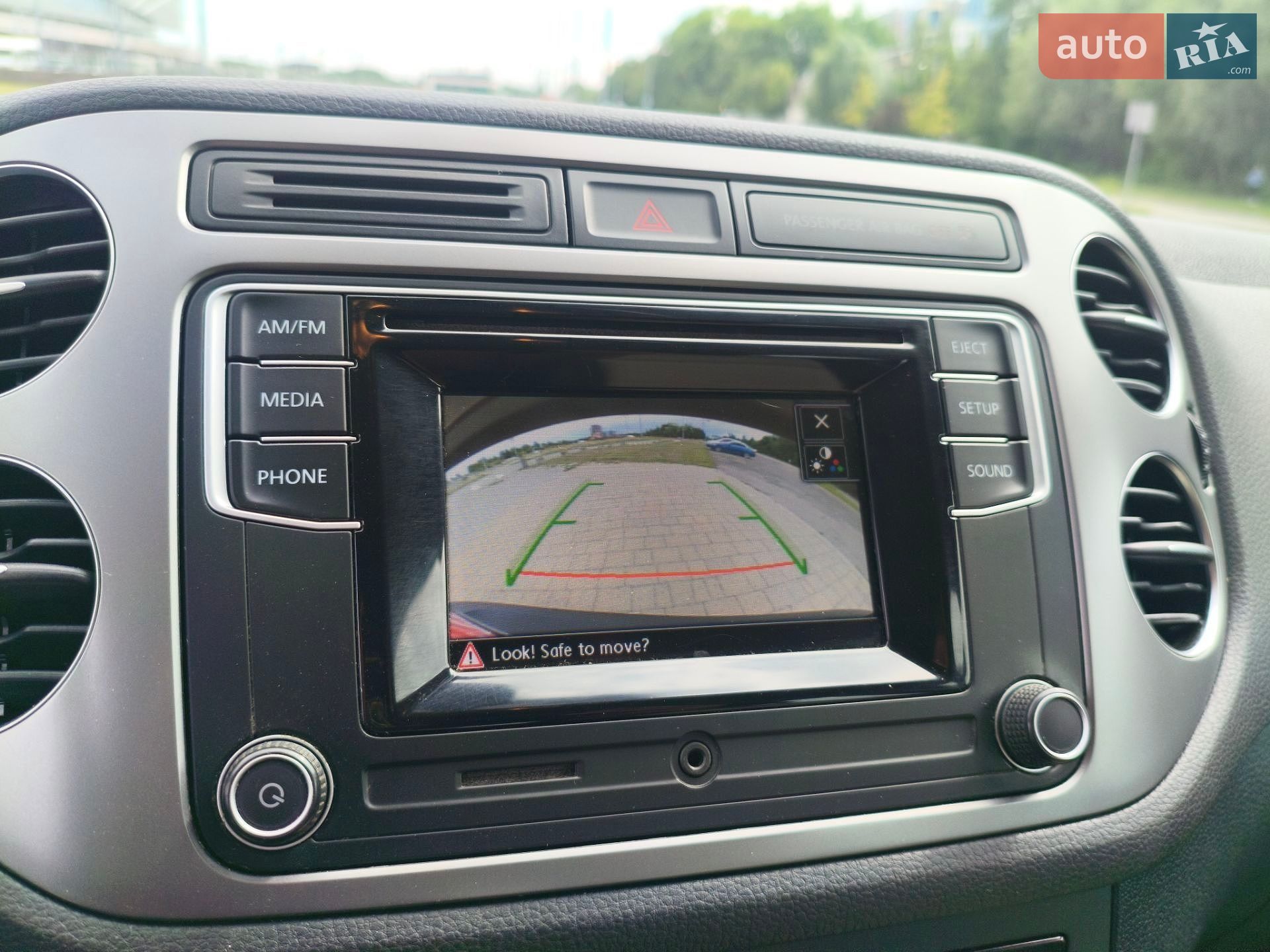 Volkswagen Tiguan 2016 VIN WVGBV7AXXGW594923 фото оголошення 16 з 27