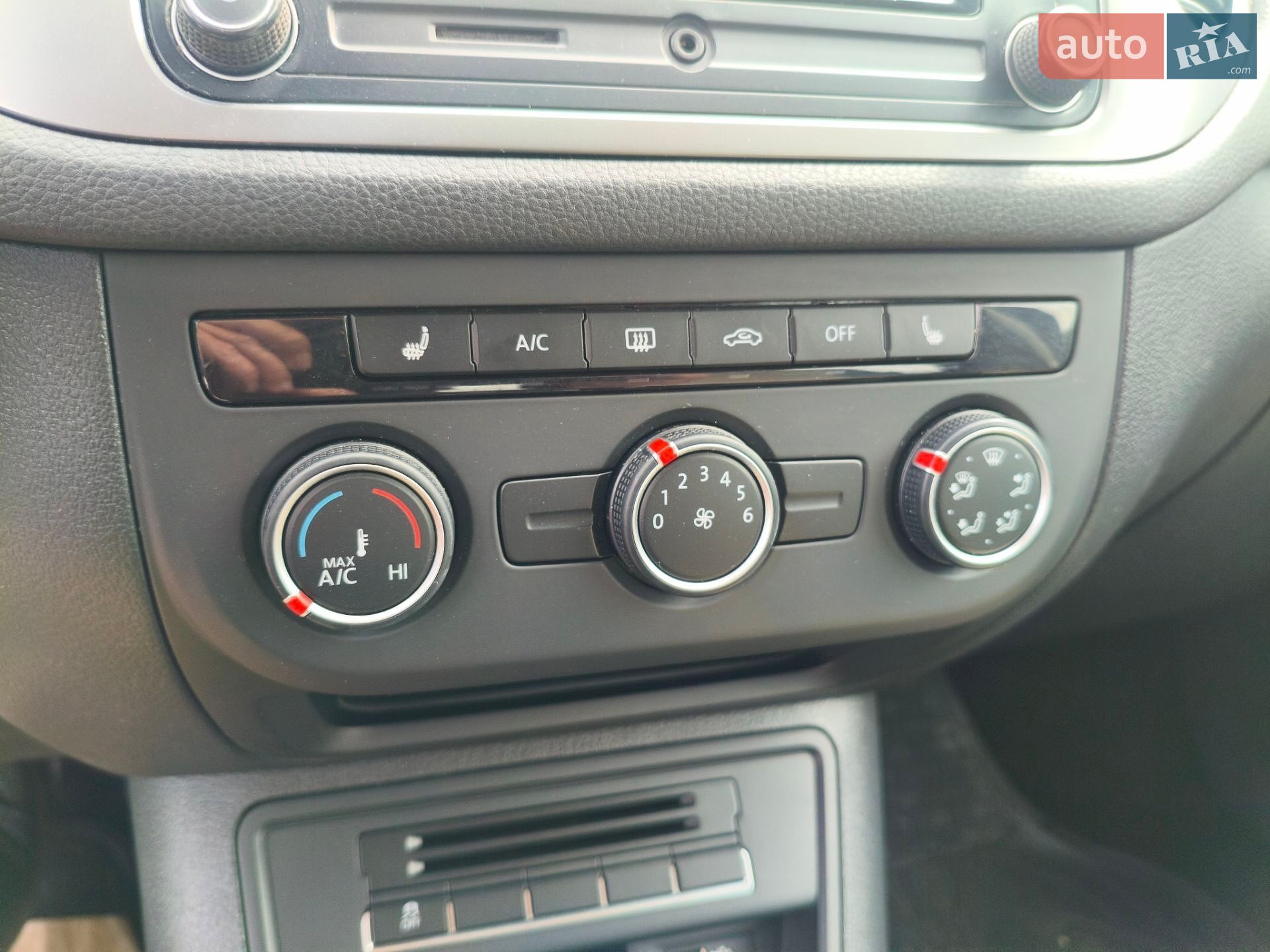 Volkswagen Tiguan 2016 VIN WVGBV7AXXGW594923 фото оголошення 17 з 27