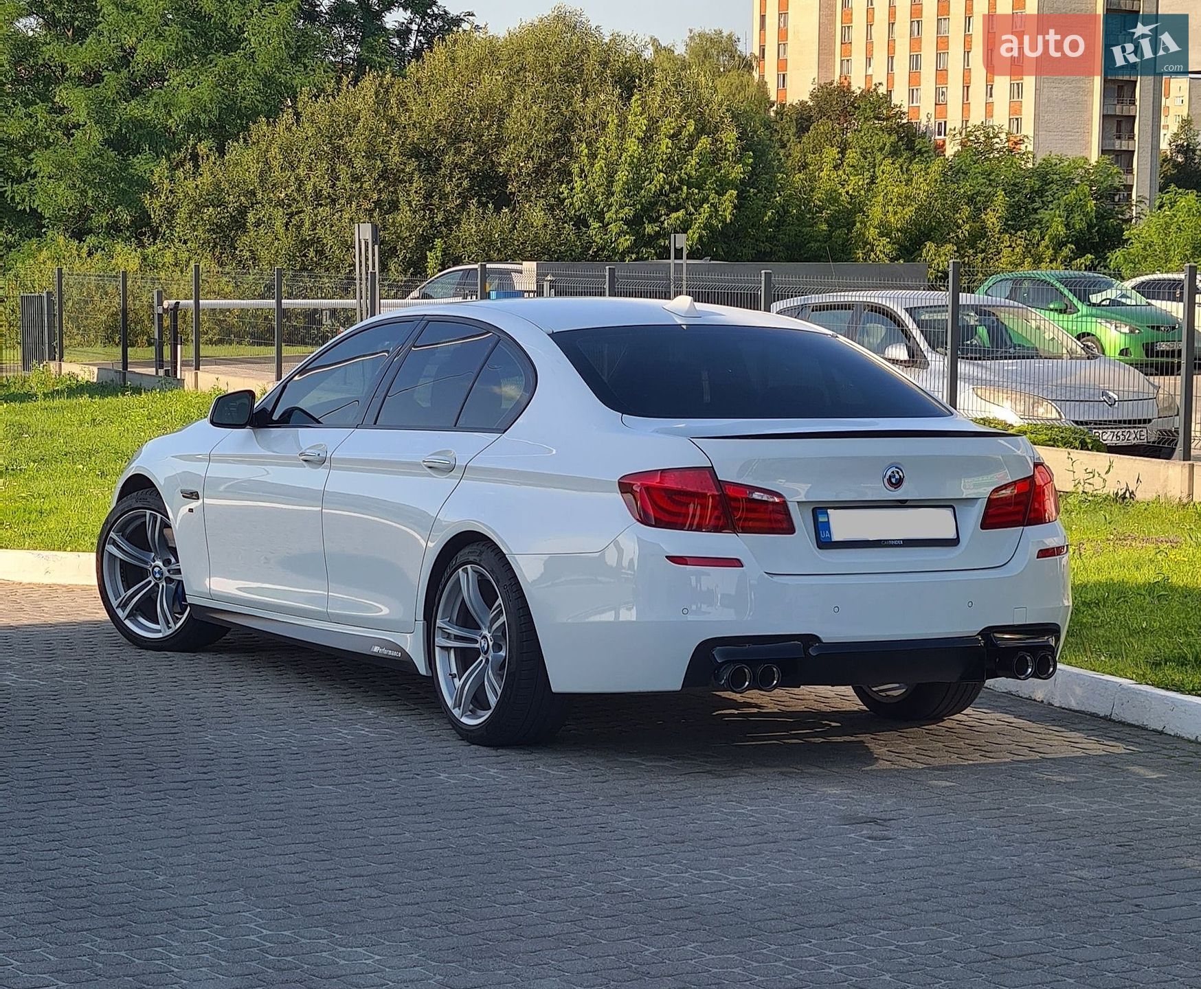 BMW 5 Series 2011 VIN WBAFR11070C858940 фото оголошення 2 з 44