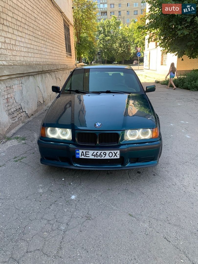 BMW 3 Series 1996 VIN WBACA71090CG08261 фото оголошення 2 з 12