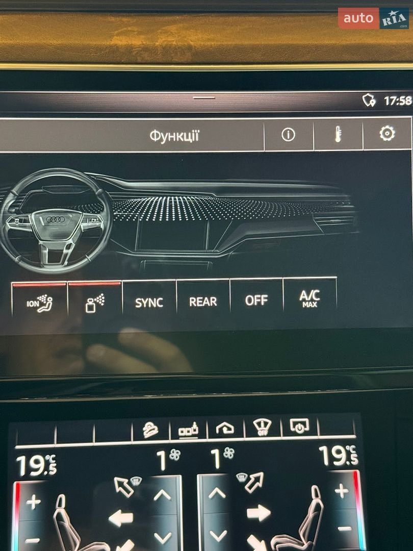 Audi e-tron 2019 VIN WA1VAAGE8KB010044 фото оголошення 32 з 43