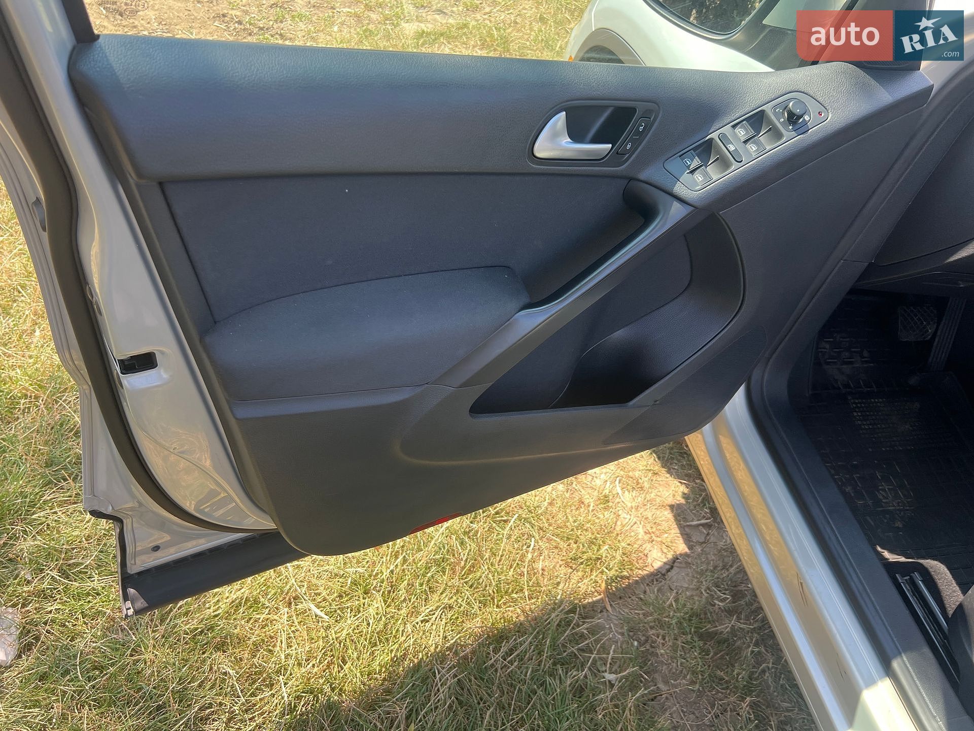 Volkswagen Tiguan 2012 VIN WVGAV3AXXDW566815 фото оголошення 12 з 19