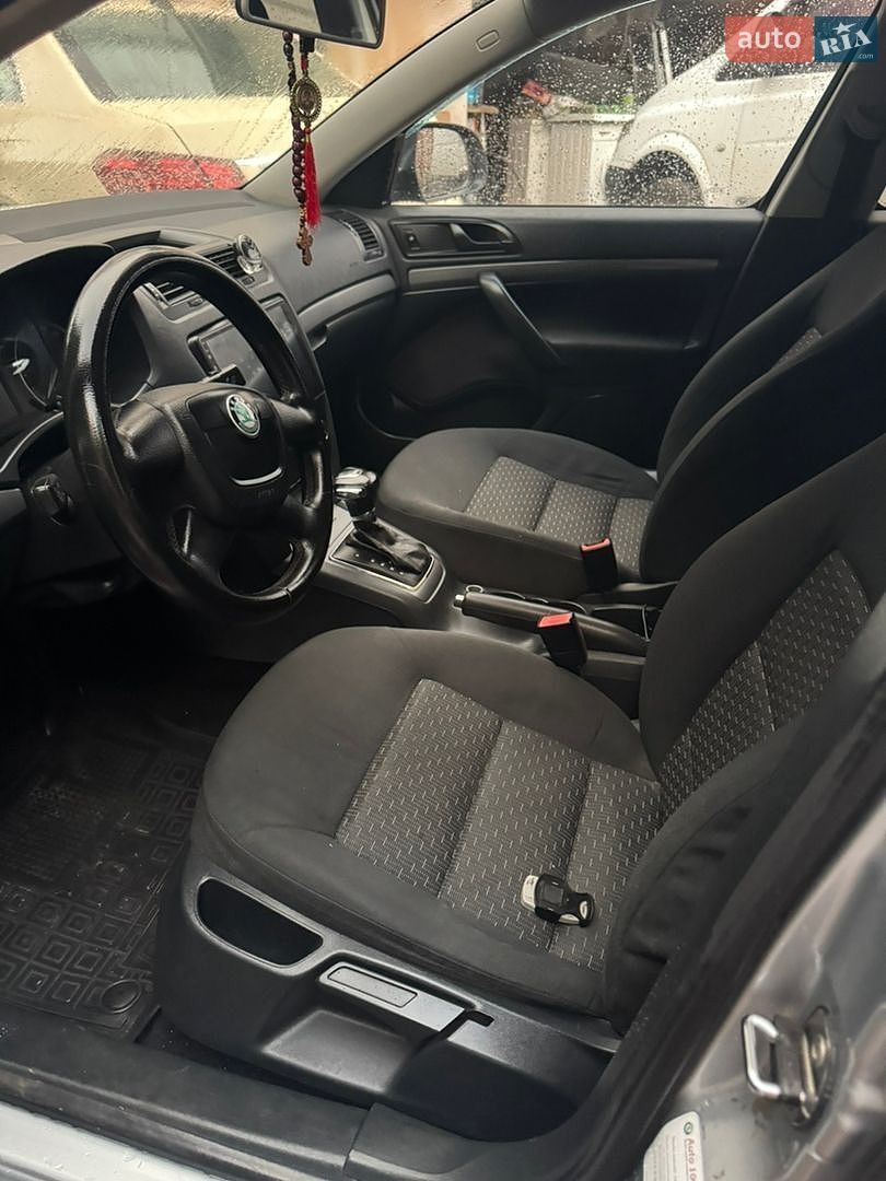 Skoda Octavia 2011 VIN TMBDT61Z8B2119480 фото оголошення 6 з 13