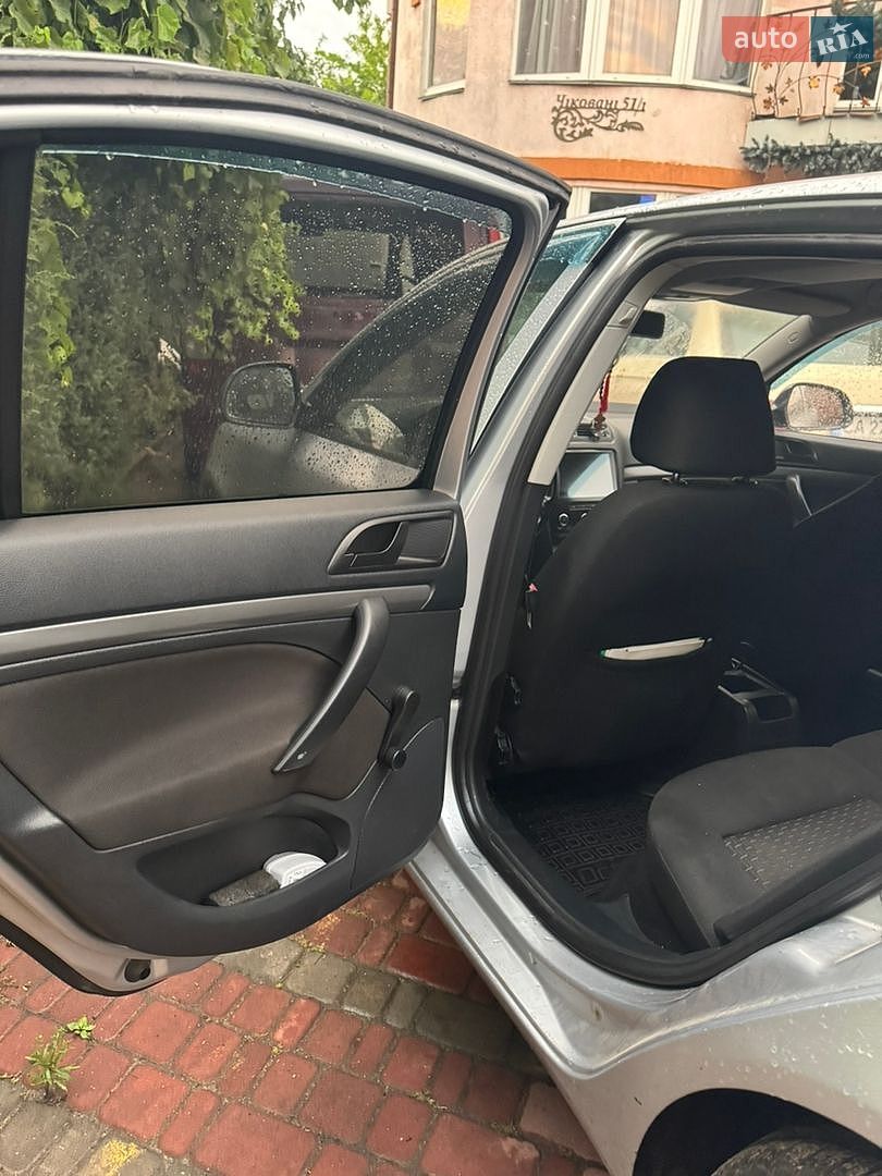 Skoda Octavia 2011 VIN TMBDT61Z8B2119480 фото оголошення 4 з 13