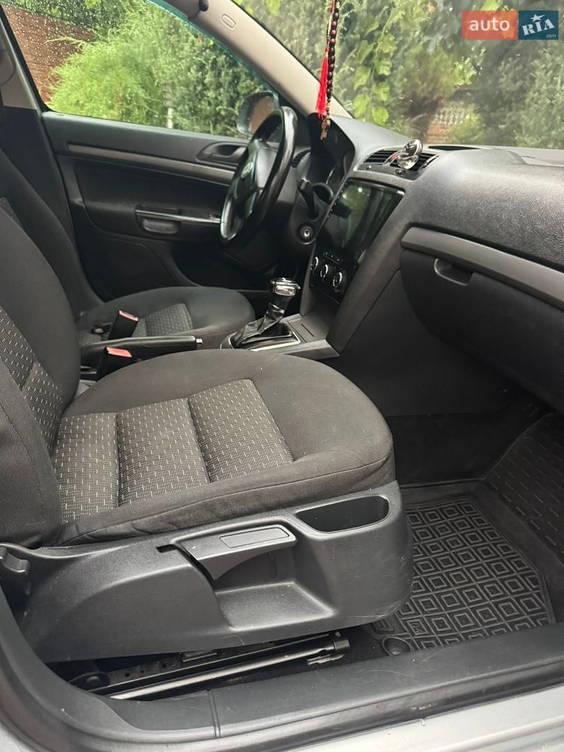 Skoda Octavia 2011 VIN TMBDT61Z8B2119480 фото оголошення 10 з 13