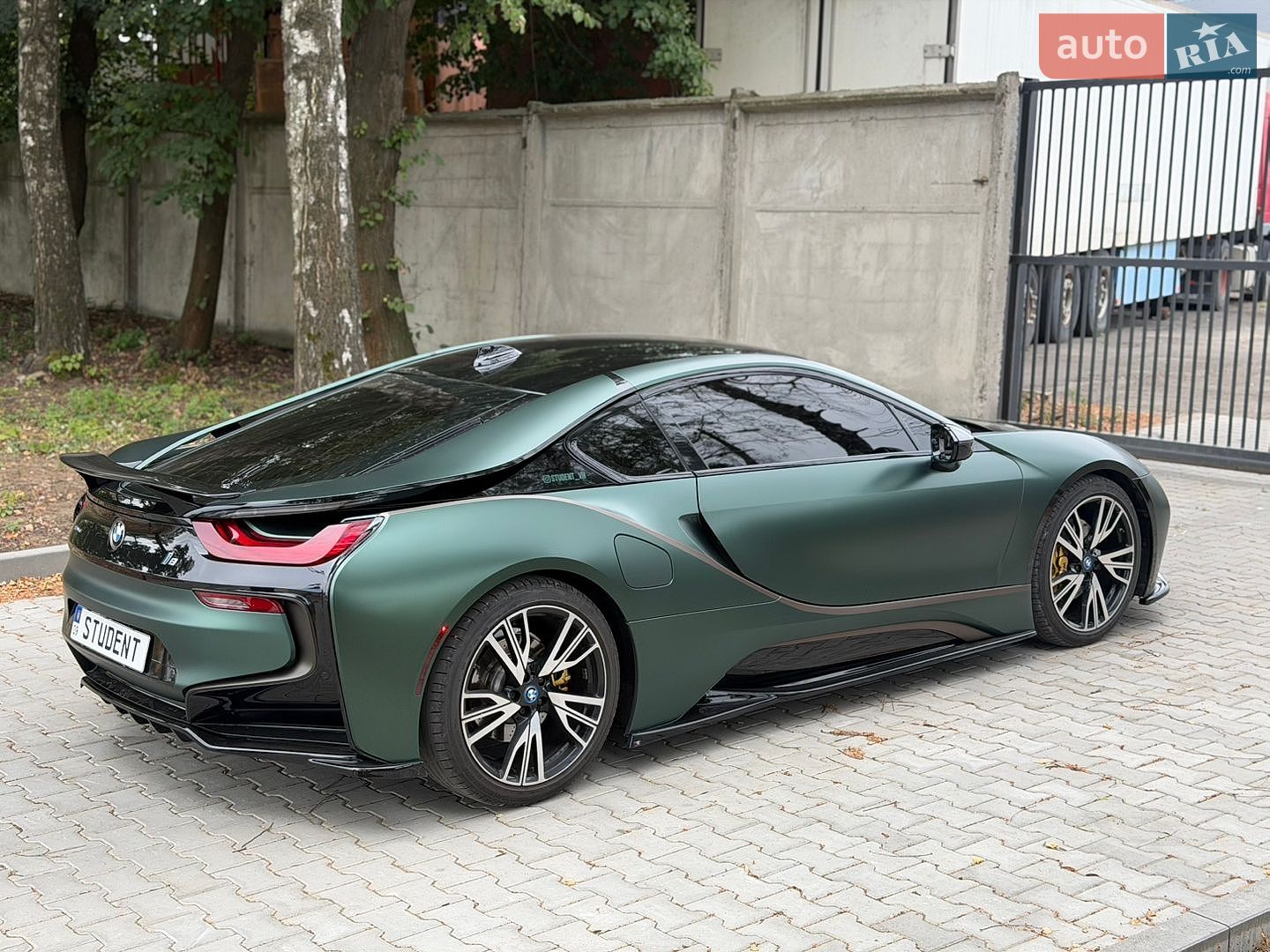BMW i8 2016 VIN WBY2Z2C54GV675850 фото оголошення 14 з 17