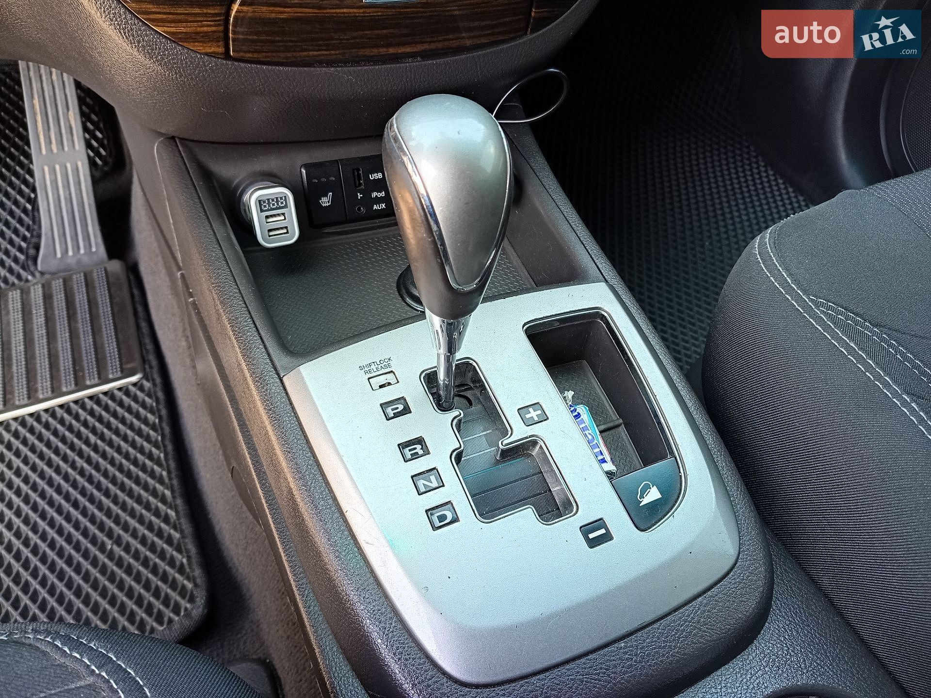 Hyundai Santa FE 2011 VIN KMHSH81BDCU827858 фото оголошення 11 з 83
