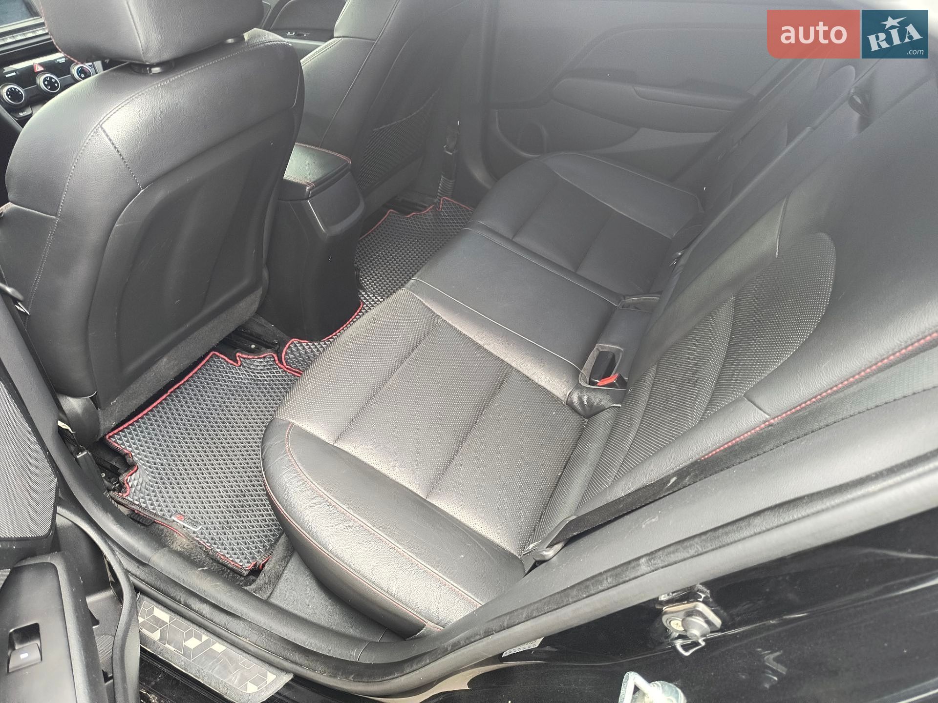 Hyundai Elantra 2018 VIN KMHD04LB6KU816238 фото оголошення 2 з 36