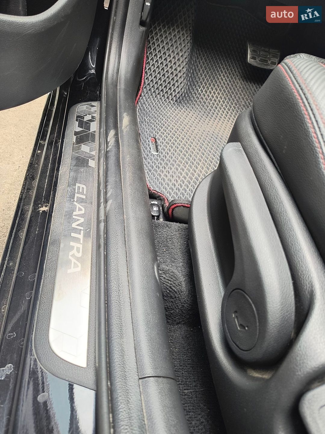 Hyundai Elantra 2018 VIN KMHD04LB6KU816238 фото оголошення 3 з 36