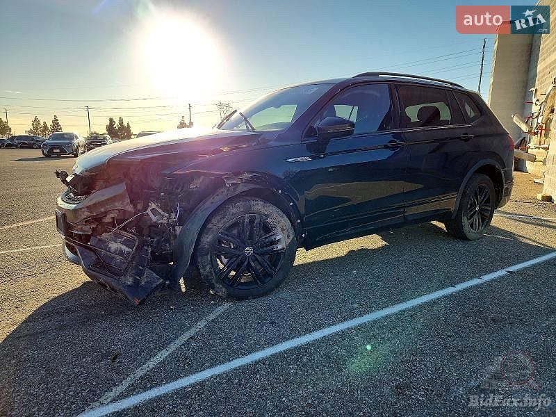 Volkswagen Tiguan Allspace 2022 VIN 3VVCB7AX5NM054881 фото оголошення 2 з 31