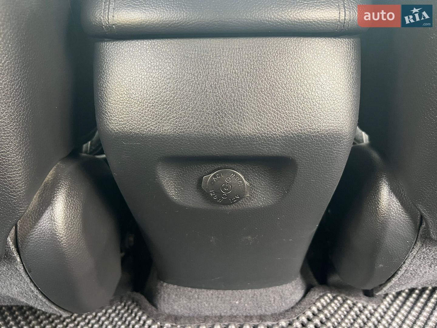 Hyundai Santa FE 2013 VIN KMHSW81UBDU137063 фото оголошення 38 з 138