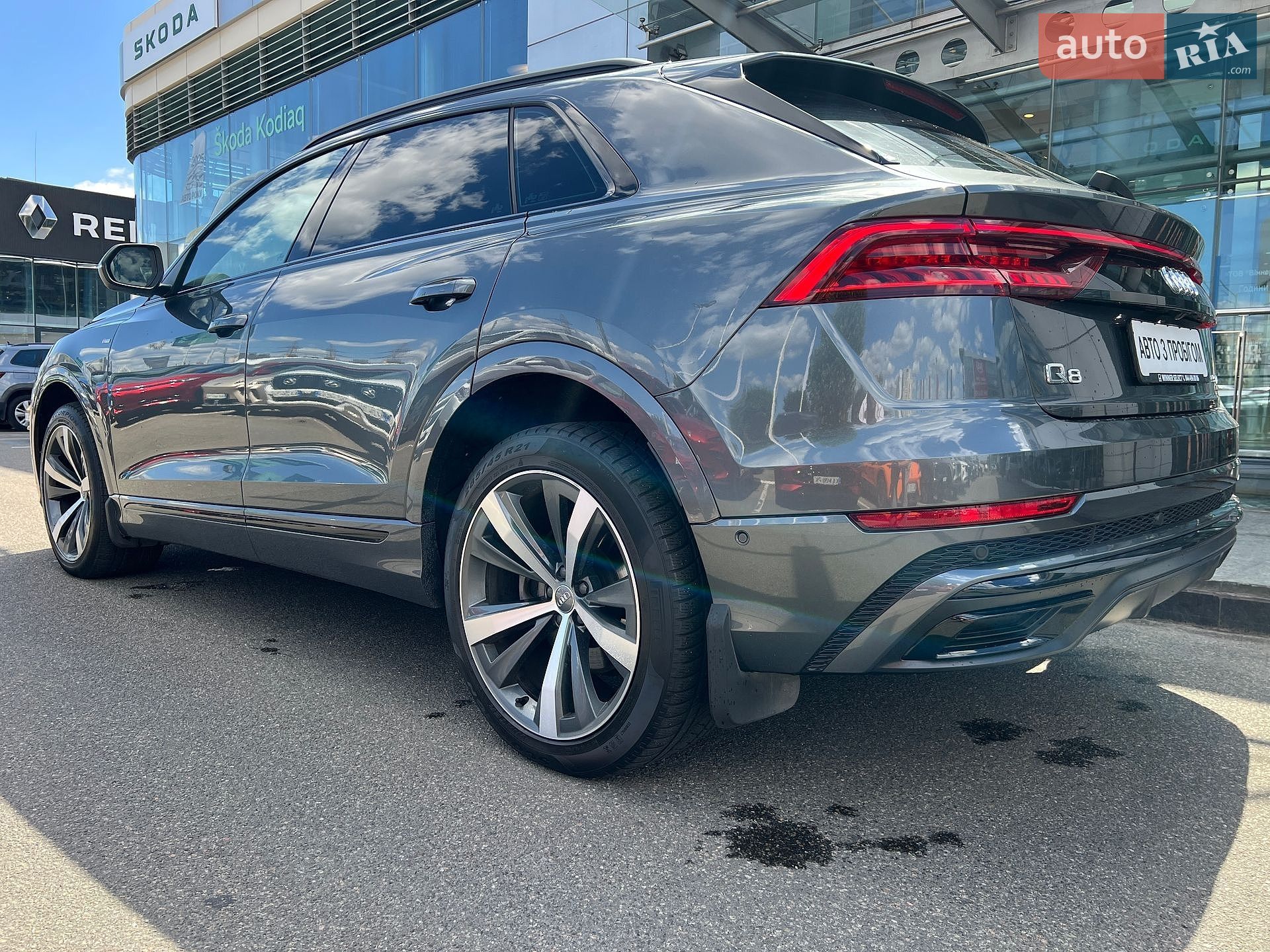 Audi Q8 2019 VIN WAUZZZF17KD043695 фото оголошення 4 з 41