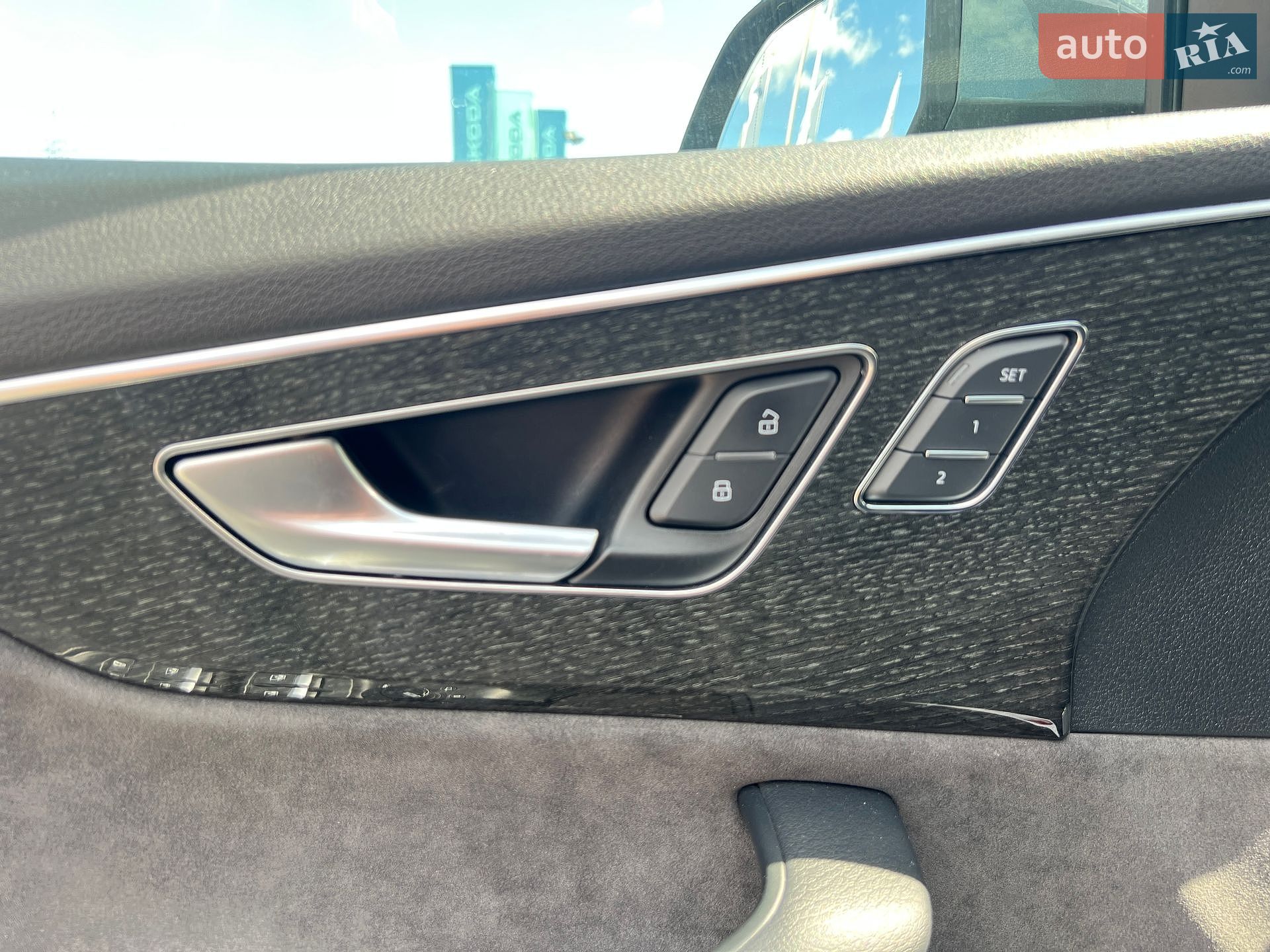 Audi Q8 2019 VIN WAUZZZF17KD043695 фото оголошення 14 з 41