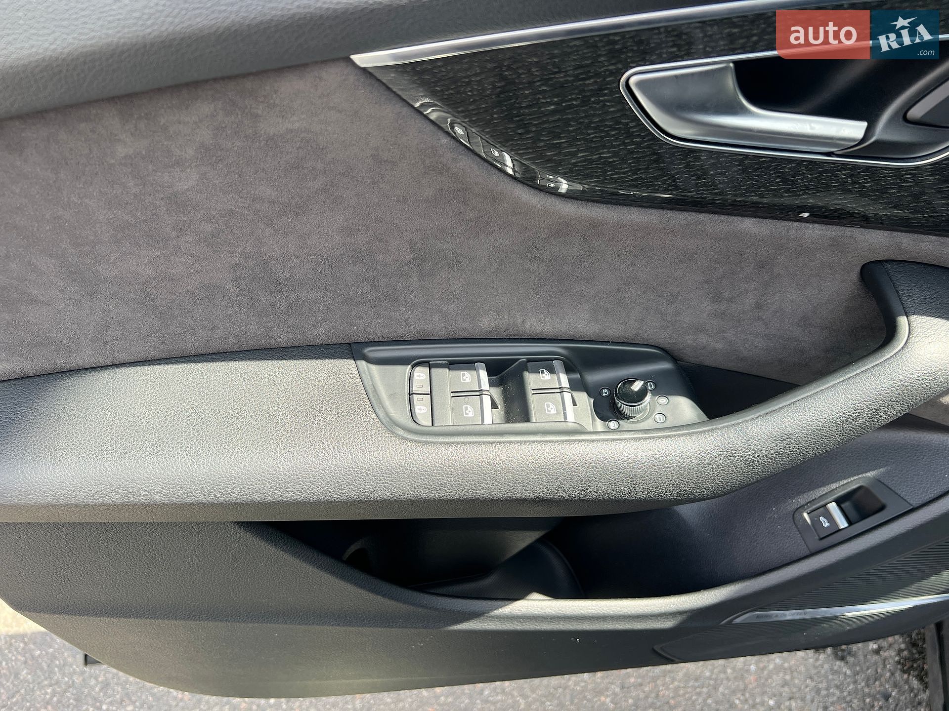 Audi Q8 2019 VIN WAUZZZF17KD043695 фото оголошення 13 з 41