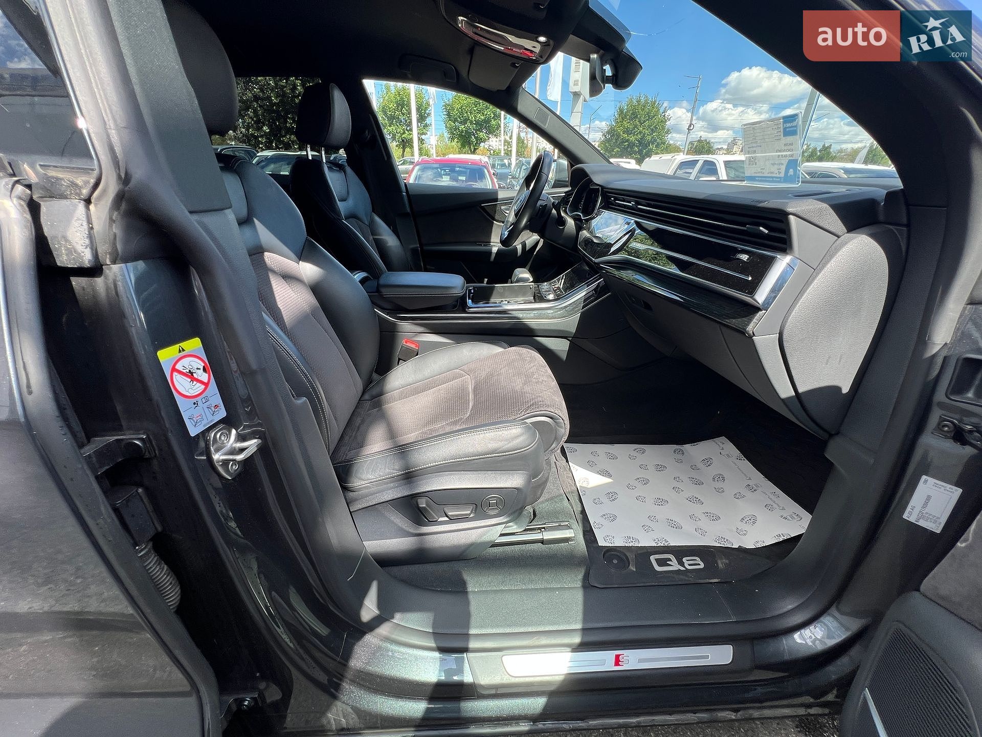 Audi Q8 2019 VIN WAUZZZF17KD043695 фото оголошення 24 з 41