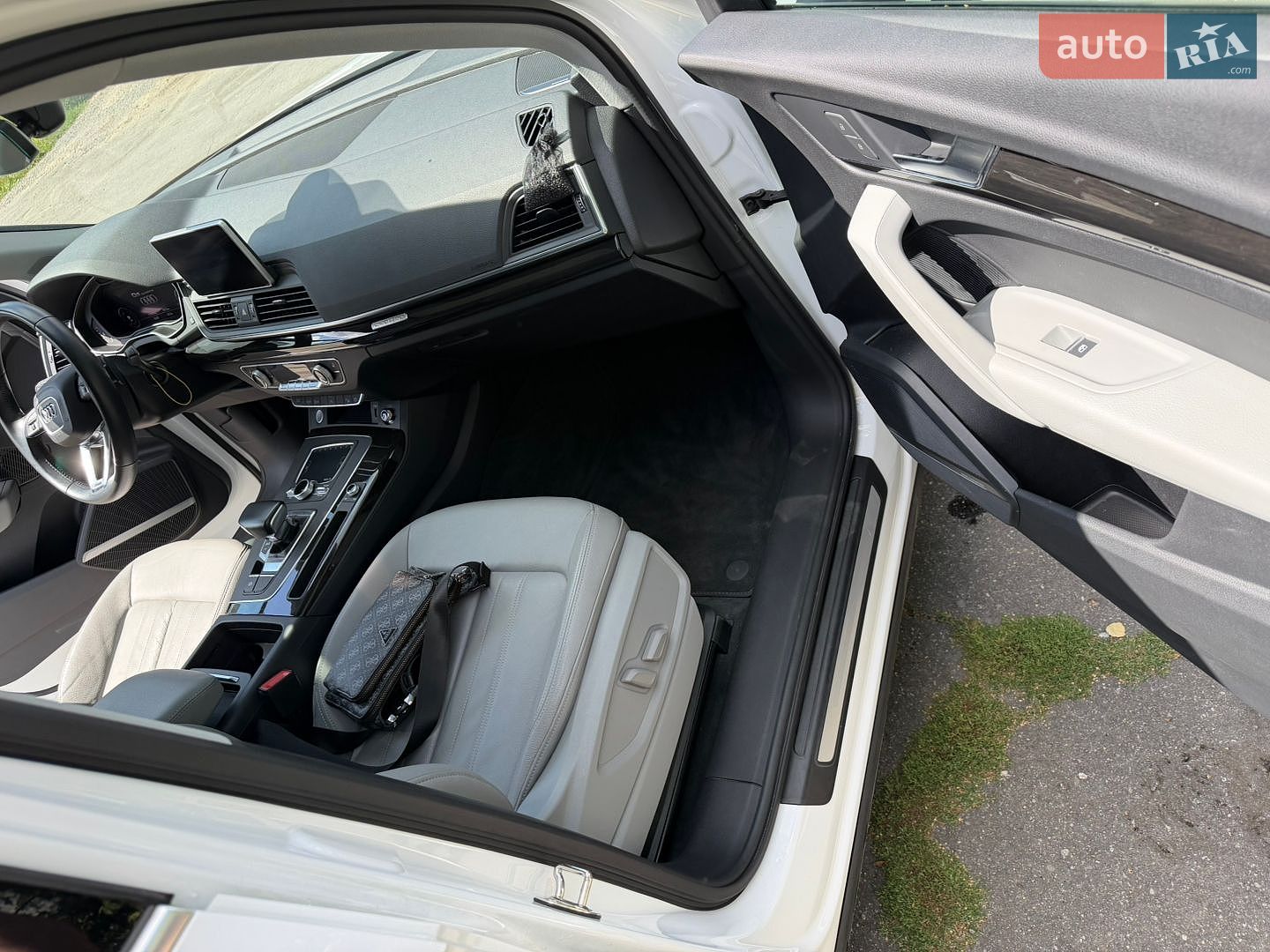 Audi Q5 2018 VIN WA1BNAFYXJ2246261 фото оголошення 18 з 44