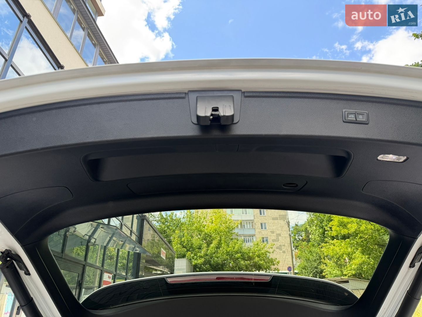 Audi Q5 2018 VIN WA1BNAFYXJ2246261 фото оголошення 32 з 44