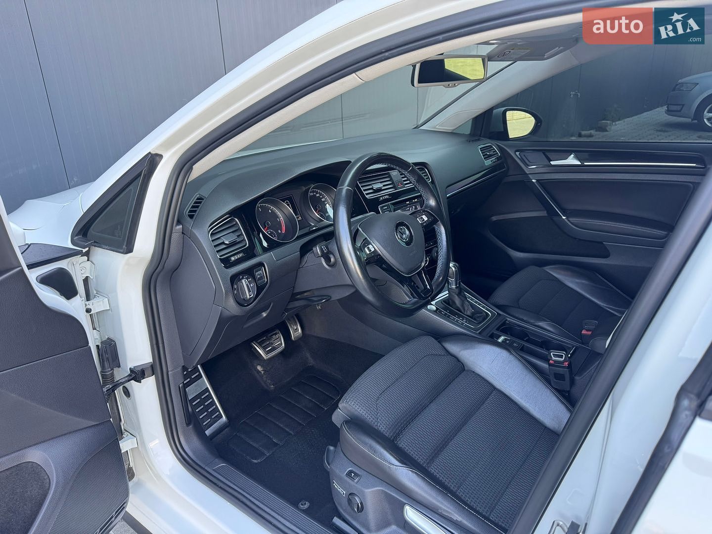Volkswagen Golf 2013 VIN WVWZZZAUZEW095440 фото оголошення 4 з 27
